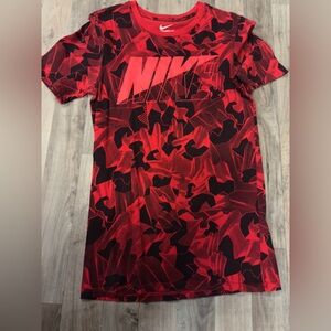 Nike The Nike Tee Men’s Small Red Black Graphic Athletic Cut‎ Short Sleeve Shirt